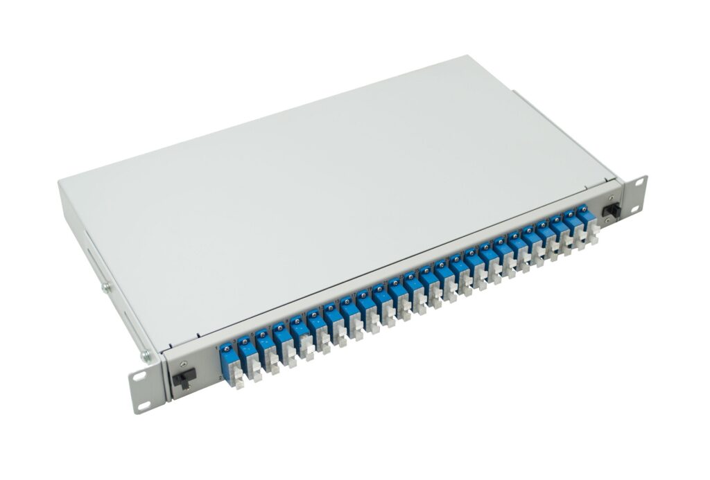 SC 1U patch panel – with adapters